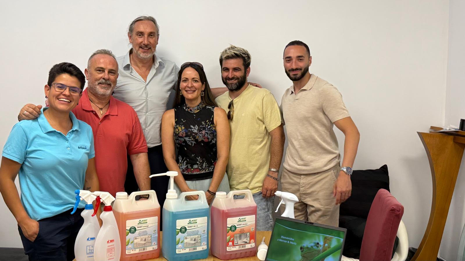 Brillosa amplía su línea ecológica de productos Tanet y Green Care Professional en sus servicios de limpieza